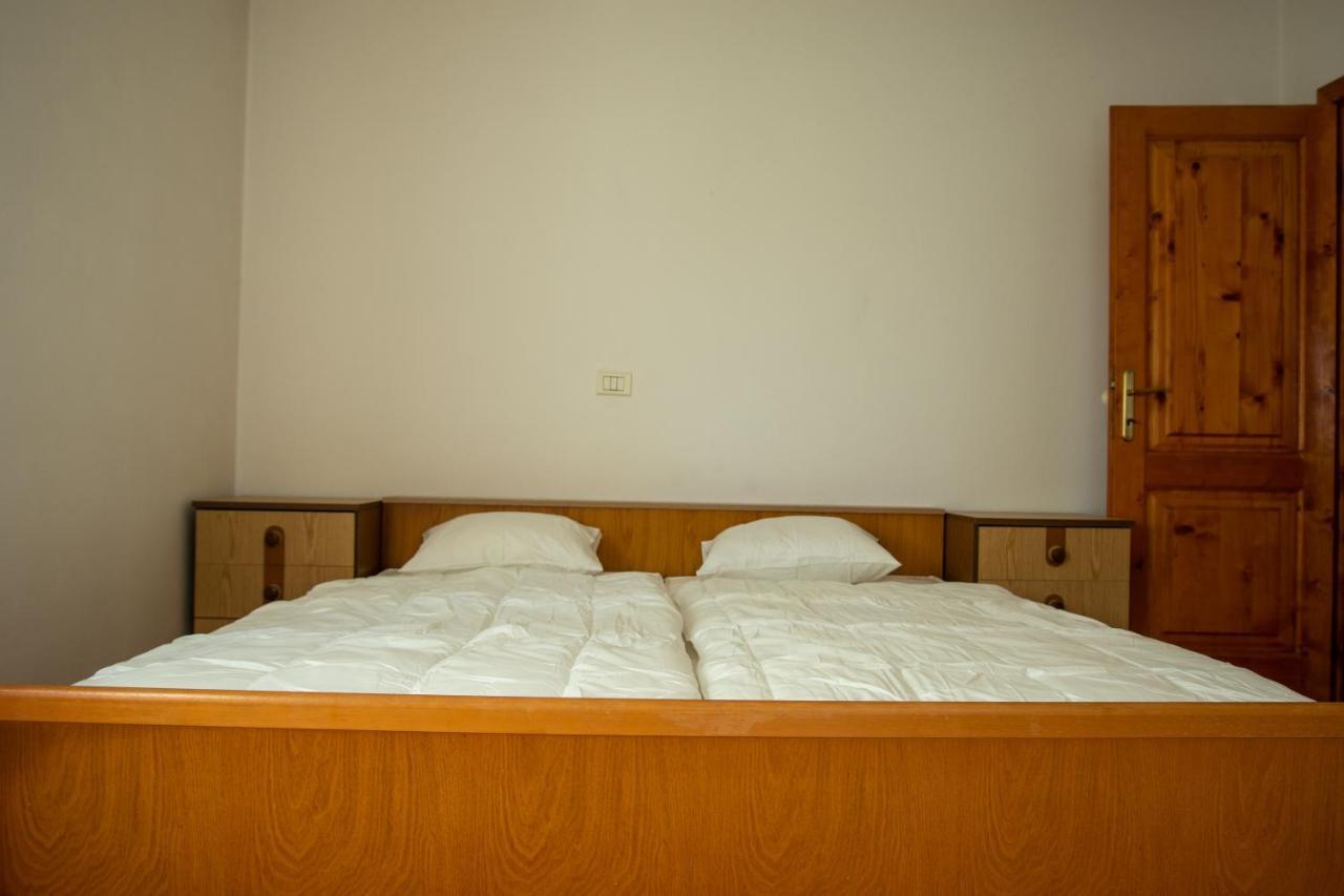 Apartma Na Skdnu Dutovlje Bagian luar foto